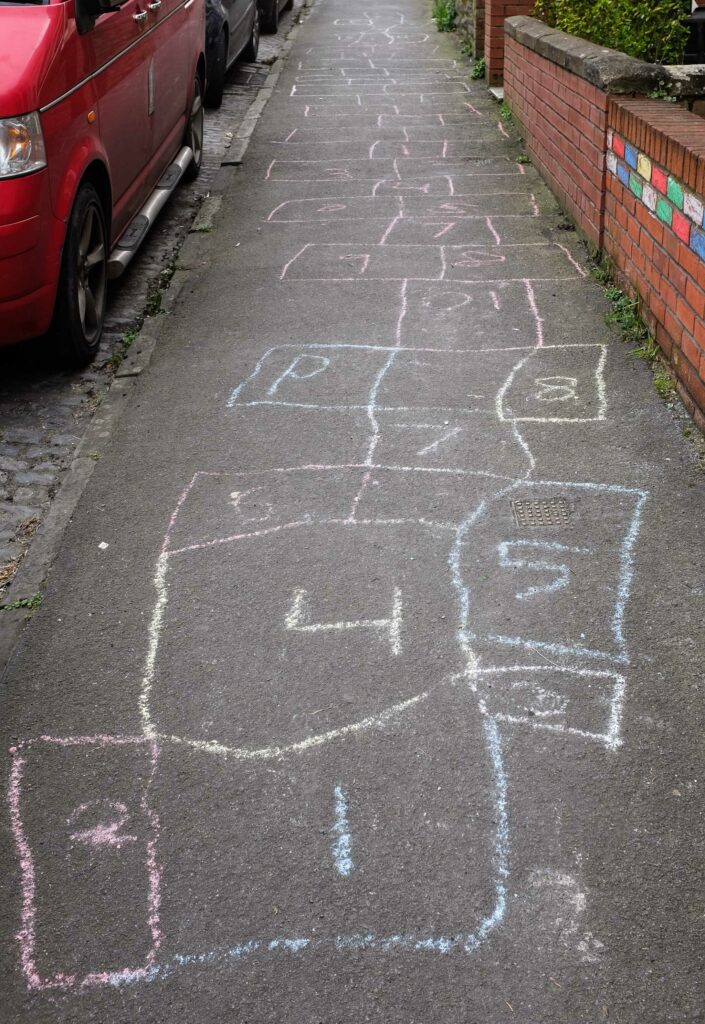 Ultra-long hopscotch grid